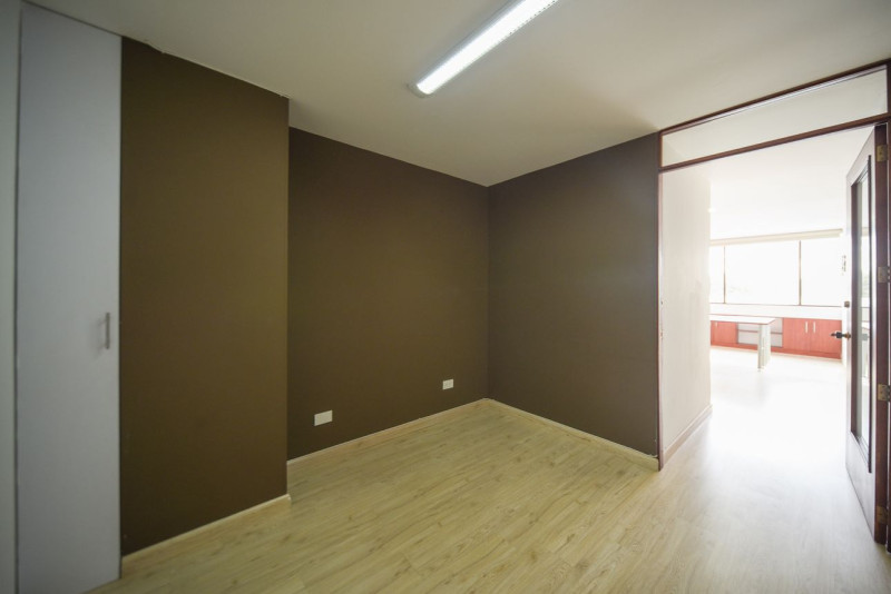 Oficina EN ARRIENDO/VENTA EN Santa Barbara Central, código: 26634 - 6