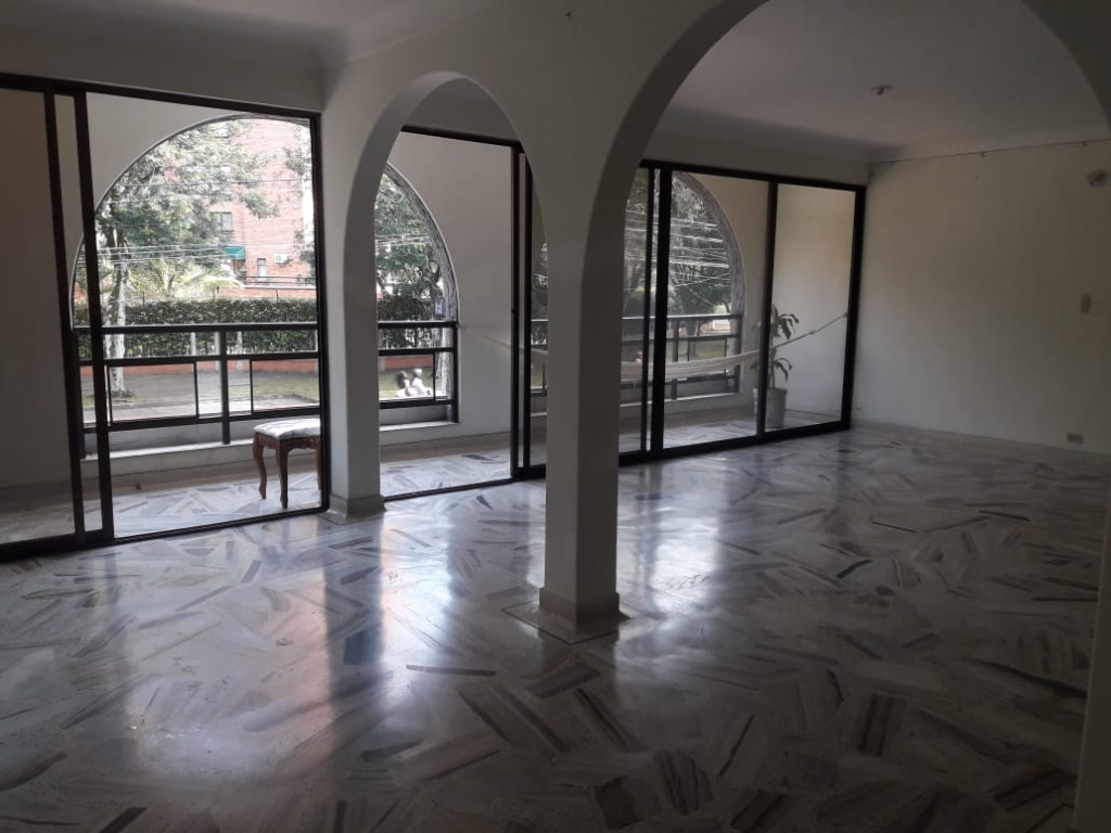 Local en arriendo, código 6357