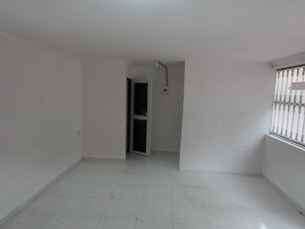 Local En Arriendo - El Chircal Sur - Casa Linda, Bogotá