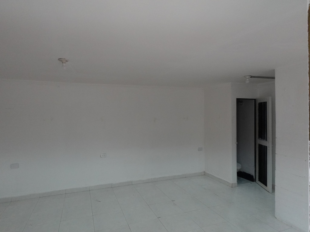 Local En Arriendo - El Chircal Sur - Casa Linda, Bogotá