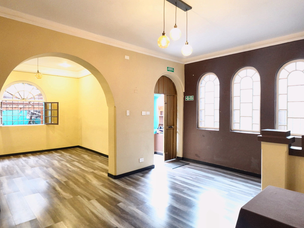 Casa de 3 alcobas en arriendo en Los Rosales, Bogotá, 270 m² · foto 10 de 24