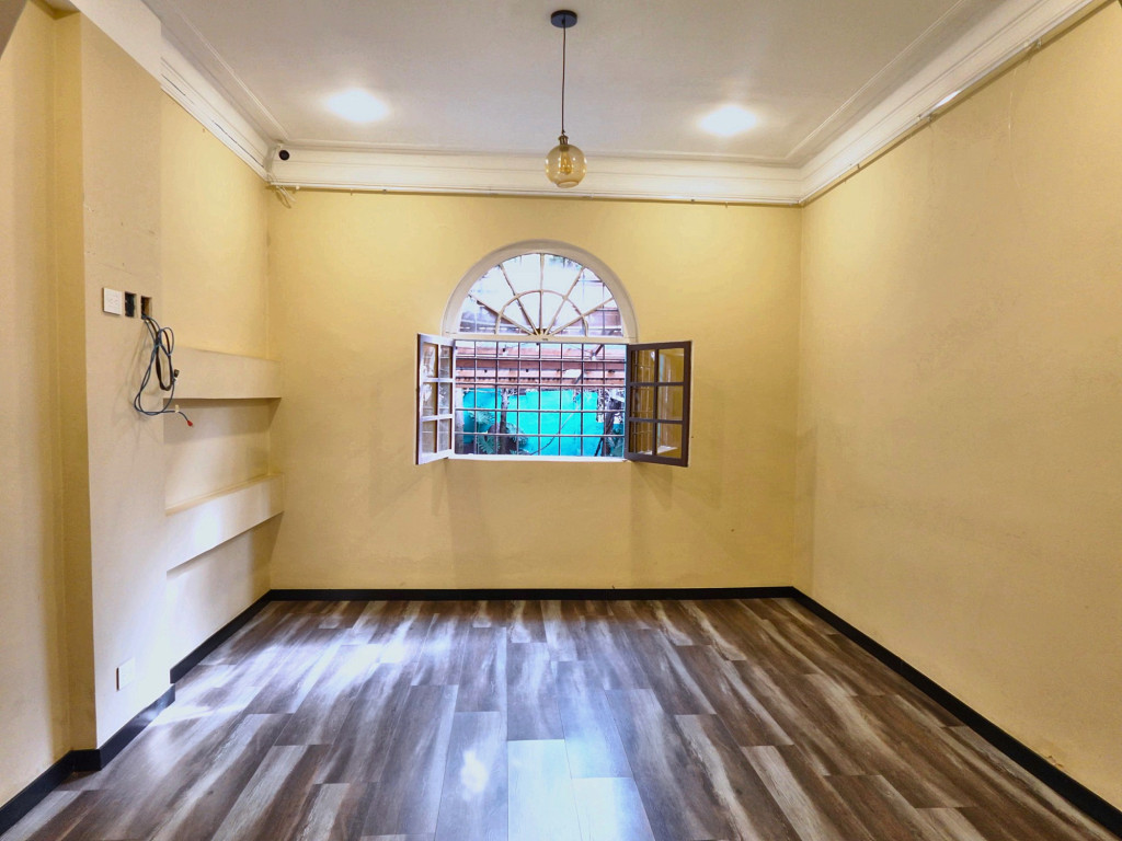Casa de 3 alcobas en arriendo en Los Rosales, Bogotá, 270 m² · foto 2 de 24