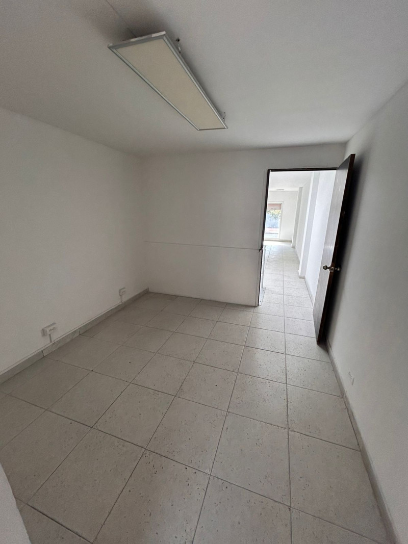 Local en venta en Santa Barbara Occidental, Bogotá, 57 m² · foto 18 de 24
