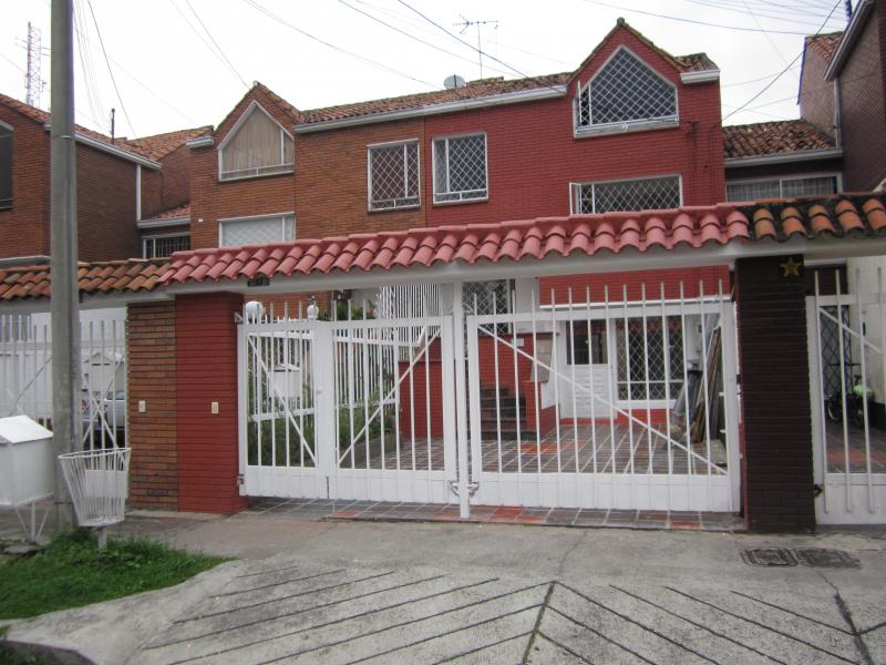 Casa en arriendo en Niza, Bogotá · foto 2 de 24