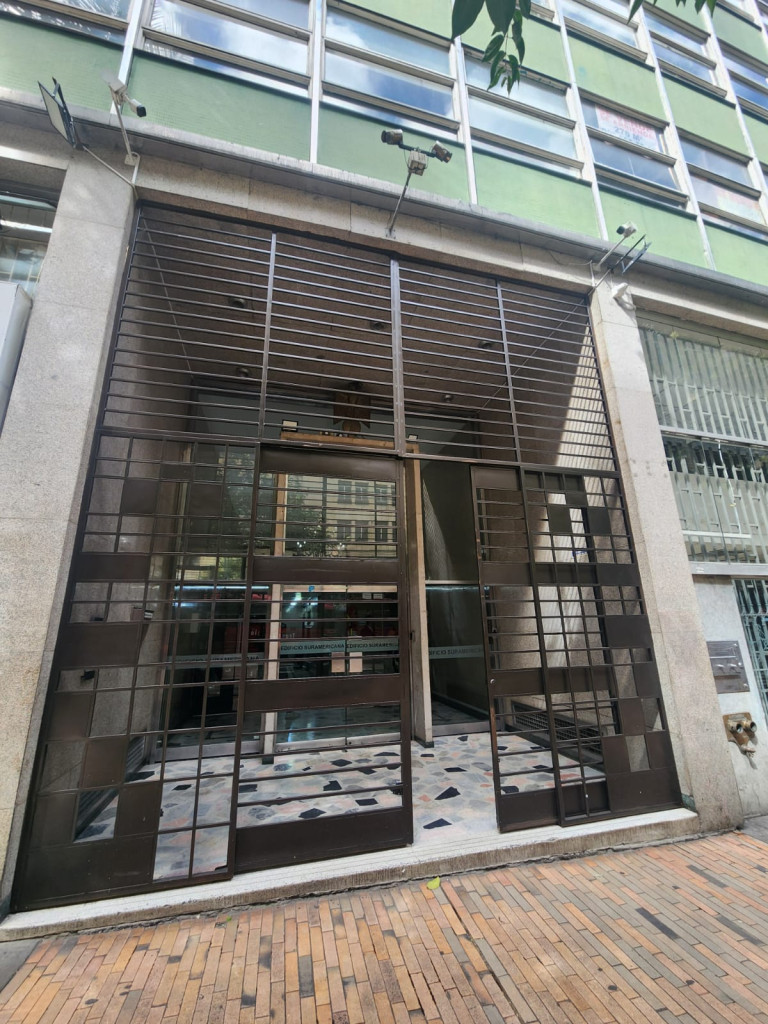Oficina en arriendo en La Candelaria, Bogotá, 40 m² · foto 2 de 18