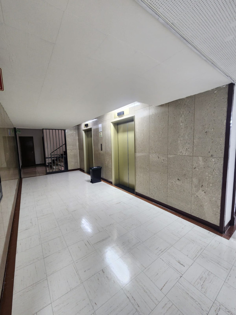 Oficina en arriendo en La Candelaria, Bogotá, 40 m² · foto 3 de 18