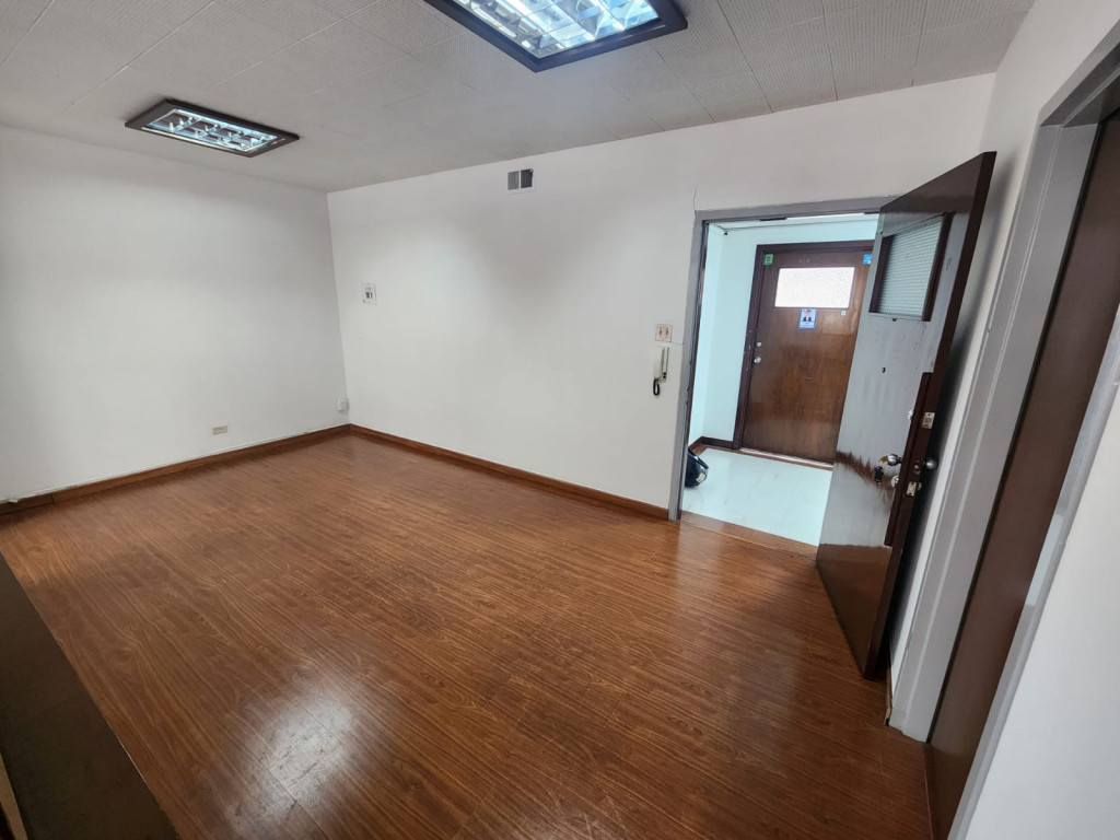 Oficina en arriendo en La Candelaria, Bogotá, 40 m² · foto 8 de 18