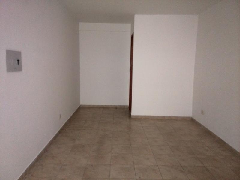 Local en arriendo en El Lago, Bogotá, 24 m² · foto 8 de 24