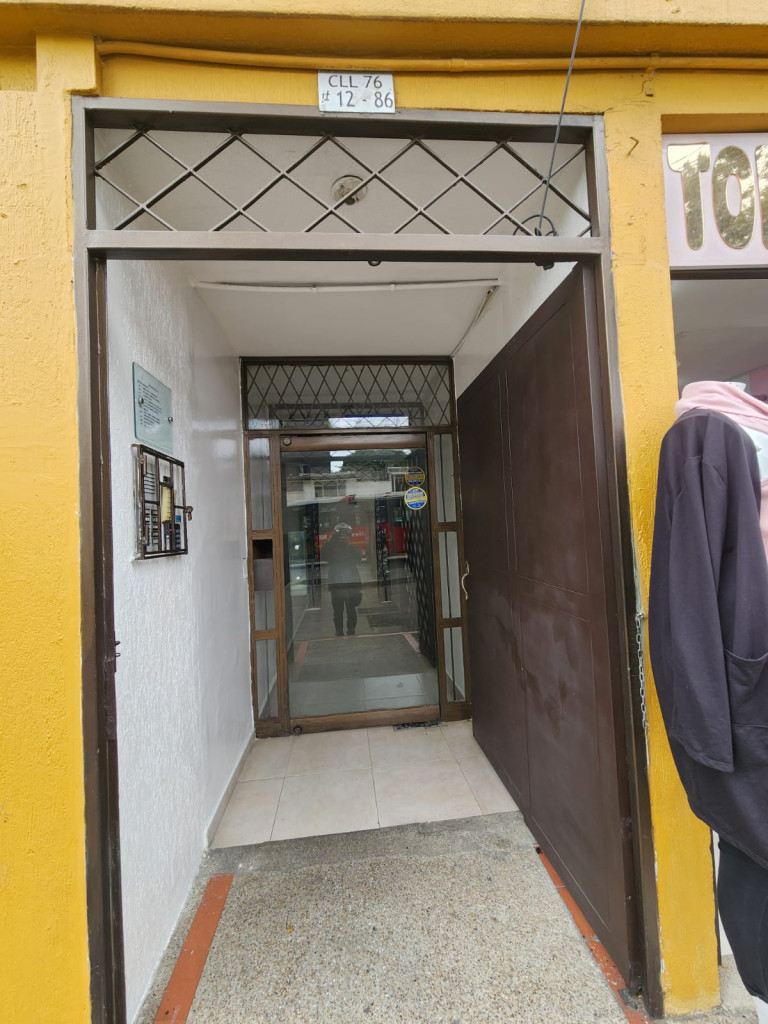 Oficina en arriendo en El Lago, Bogotá, 16 m² · foto 3 de 16