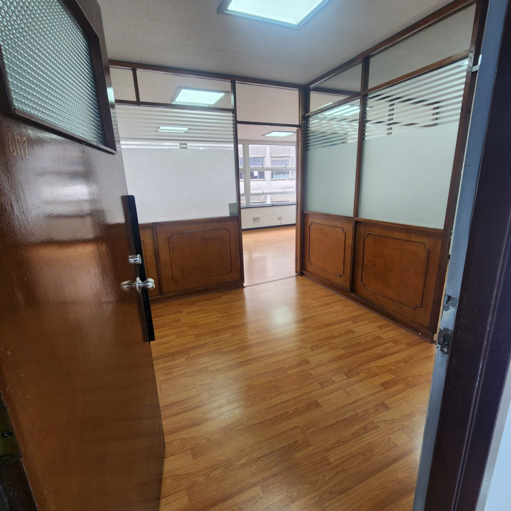 Oficina en arriendo en Las Aguas, Bogotá, 37 m² · foto 3 de 16
