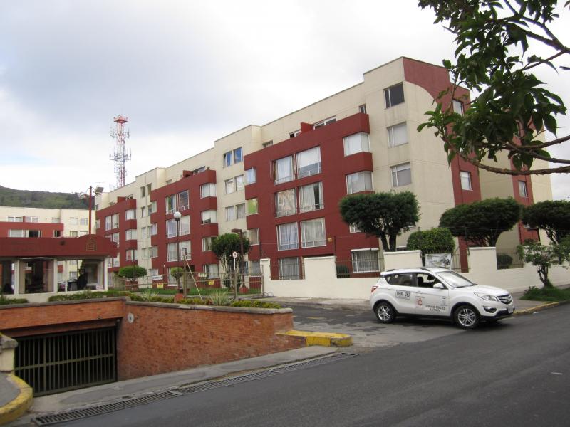 Apartamento de 2 alcobas en arriendo en Cedro Golf, Bogotá, 67 m² · foto 2 de 21