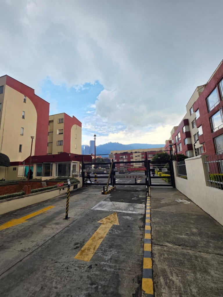 Apartamento de 2 alcobas en arriendo en Cedro Golf, Bogotá, 67 m² · foto 4 de 21