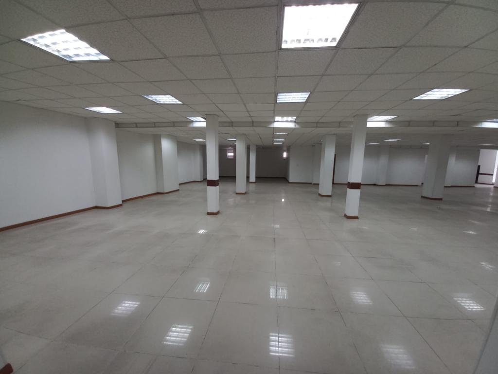 Bodega en arriendo en Alcázares Norte, Bogotá, 1100 m² · foto 2 de 24
