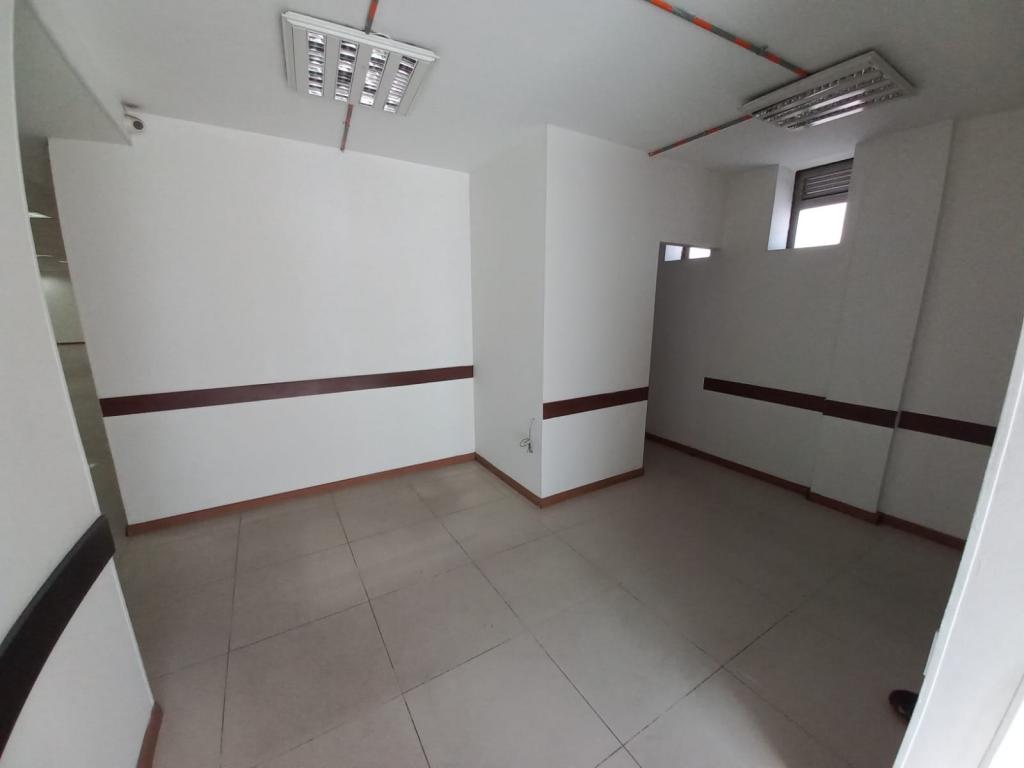 Bodega en arriendo en Alcázares Norte, Bogotá, 1100 m² · foto 13 de 24