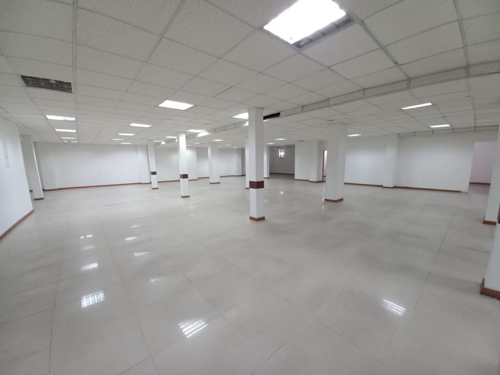 Bodega en arriendo en Alcázares Norte, Bogotá, 1100 m² · foto 3 de 24