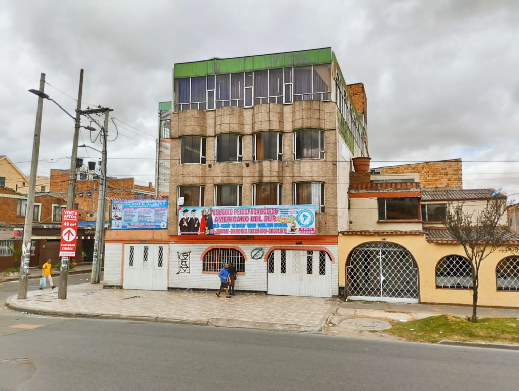 Casa de 25 alcobas en arriendo en Rafael Uribe, Bogotá, 1011 m² · foto 1 de 23