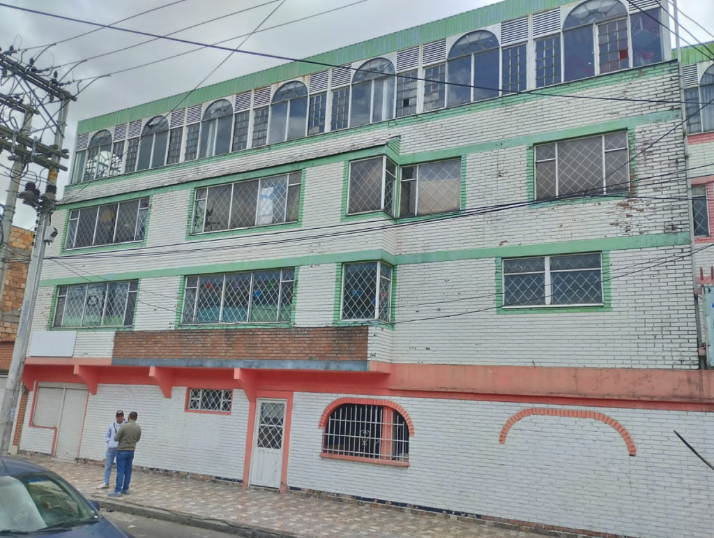 Casa de 25 alcobas en arriendo en Rafael Uribe, Bogotá, 1011 m² · foto 2 de 23