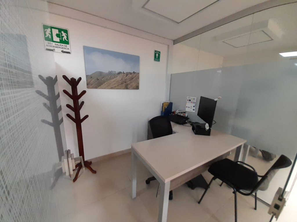 Oficina en arriendo en Quinta Camacho, Bogotá, 456 m² · foto 13 de 24
