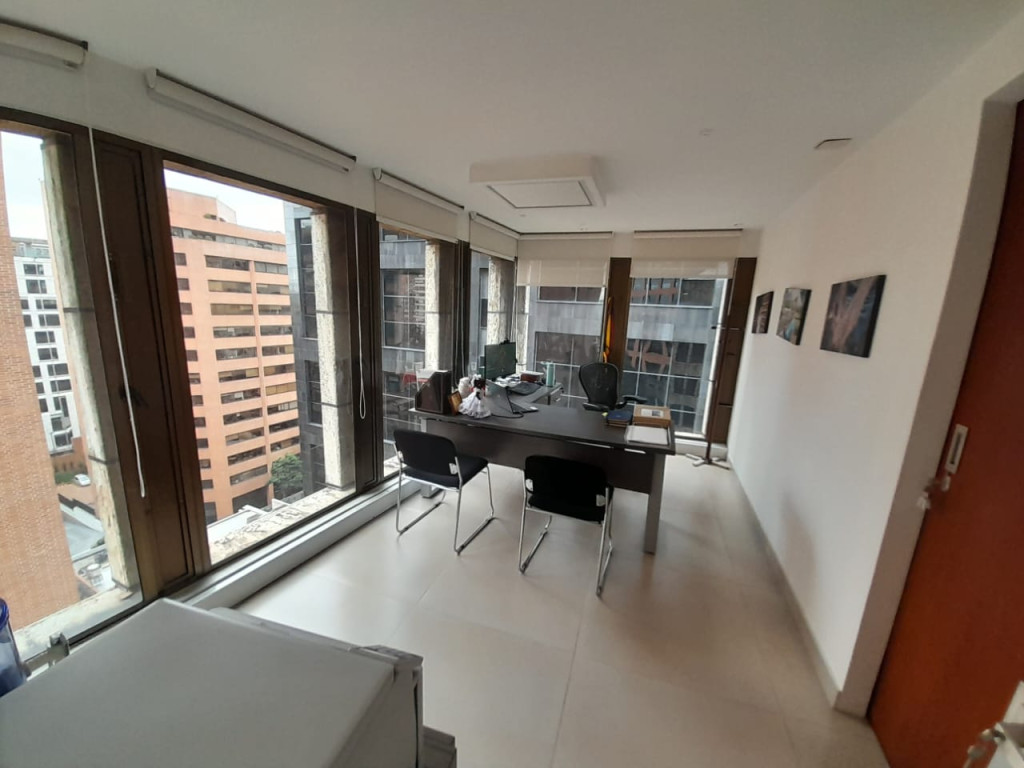 Oficina en arriendo en Quinta Camacho, Bogotá, 456 m² · foto 6 de 24