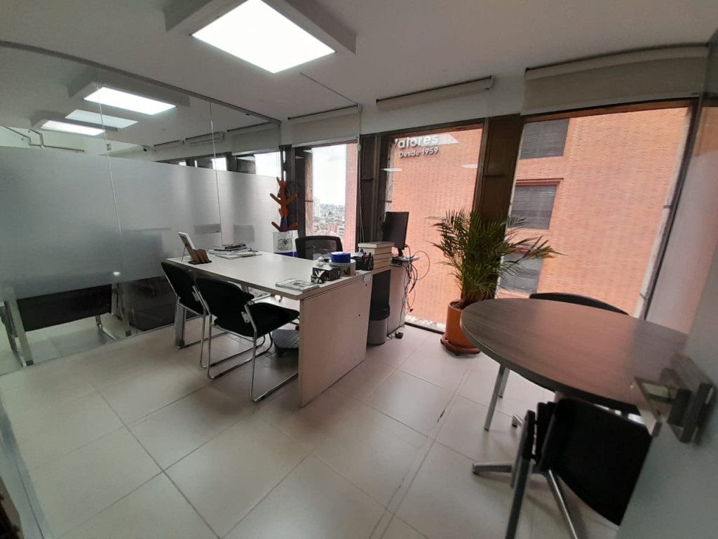 Oficina en arriendo en Quinta Camacho, Bogotá, 456 m² · foto 9 de 24