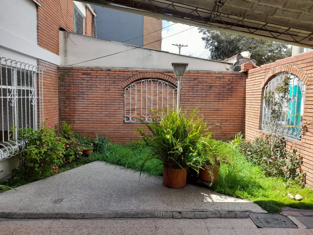 Casa de 4 alcobas en venta en Mandalay I Sector, Bogotá, 201 m² · foto 3 de 24