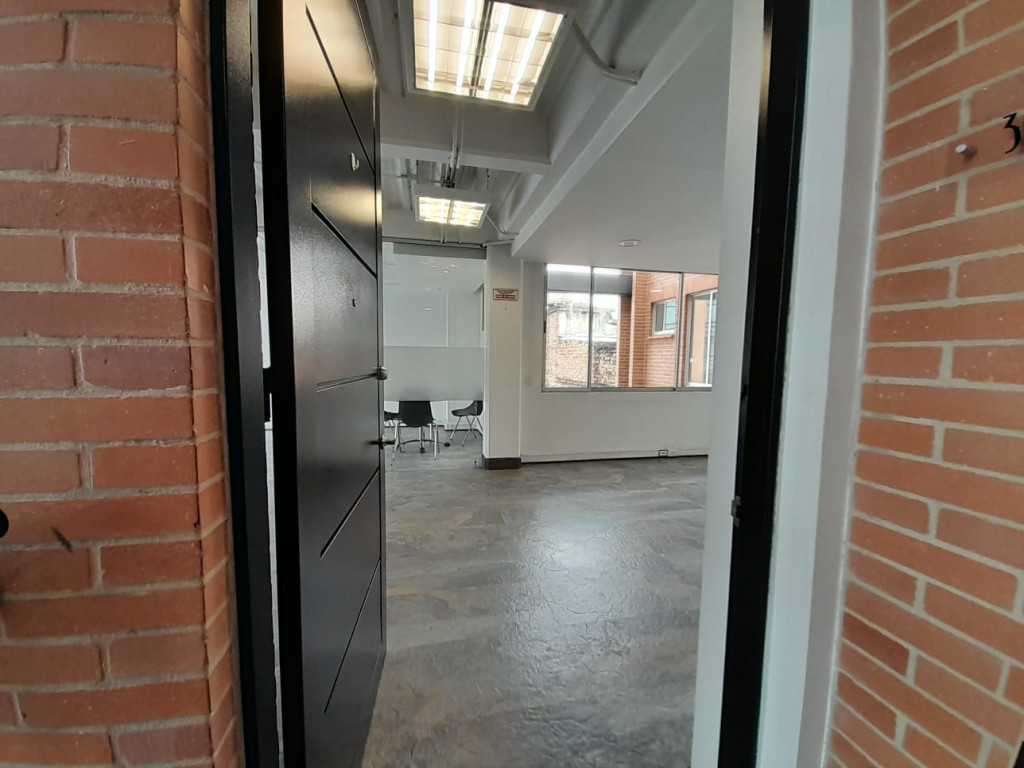 Oficina en arriendo en La Merced Norte, Bogotá, 122 m² · foto 2 de 14