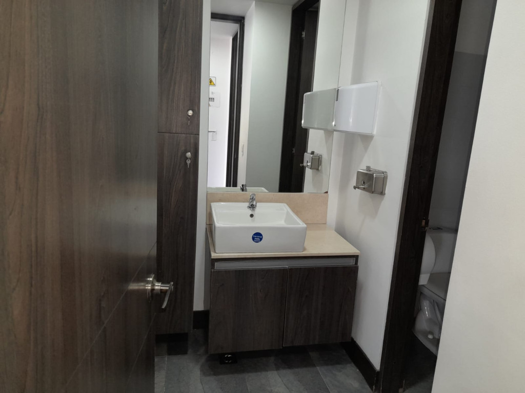Oficina en arriendo en La Merced Norte, Bogotá, 122 m² · foto 8 de 14