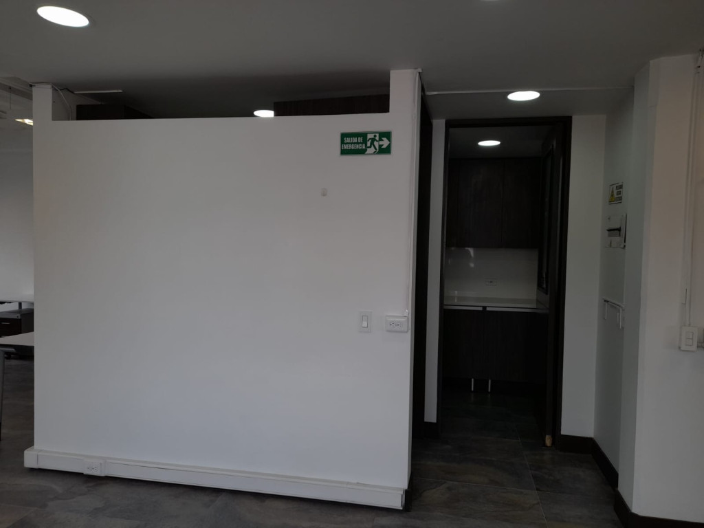 Oficina en arriendo en La Merced Norte, Bogotá, 122 m² · foto 9 de 14