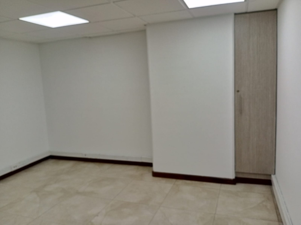 Oficina en arriendo en La Porciuncula, Bogotá, 110 m² · foto 6 de 24