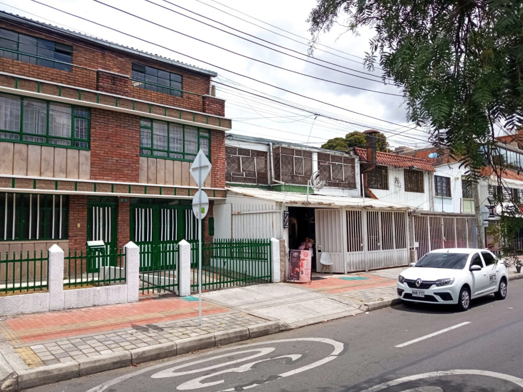 Casa de 3 alcobas en venta en Ciudad Jardín Sur, Bogotá, 332 m² · foto 1 de 21