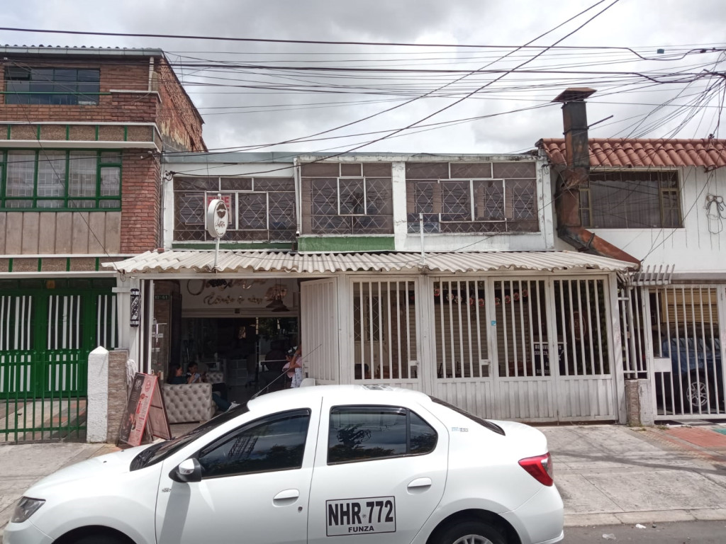 Casa de 3 alcobas en venta en Ciudad Jardín Sur, Bogotá, 332 m² · foto 2 de 21