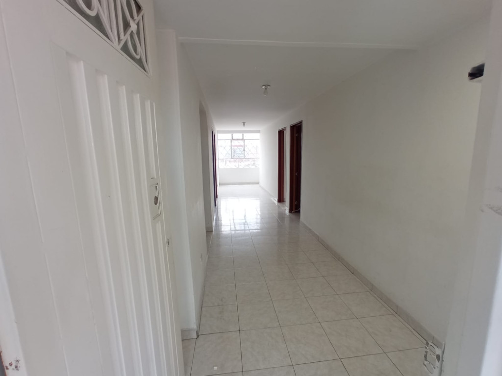 Casa de 3 alcobas en venta en Ciudad Jardín Sur, Bogotá, 332 m² · foto 8 de 21