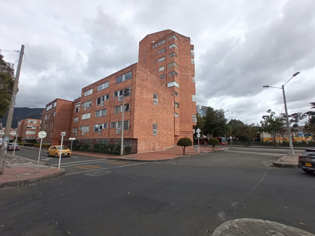 Apartamento en venta en Polo Club, Bogotá · foto 2 de 24