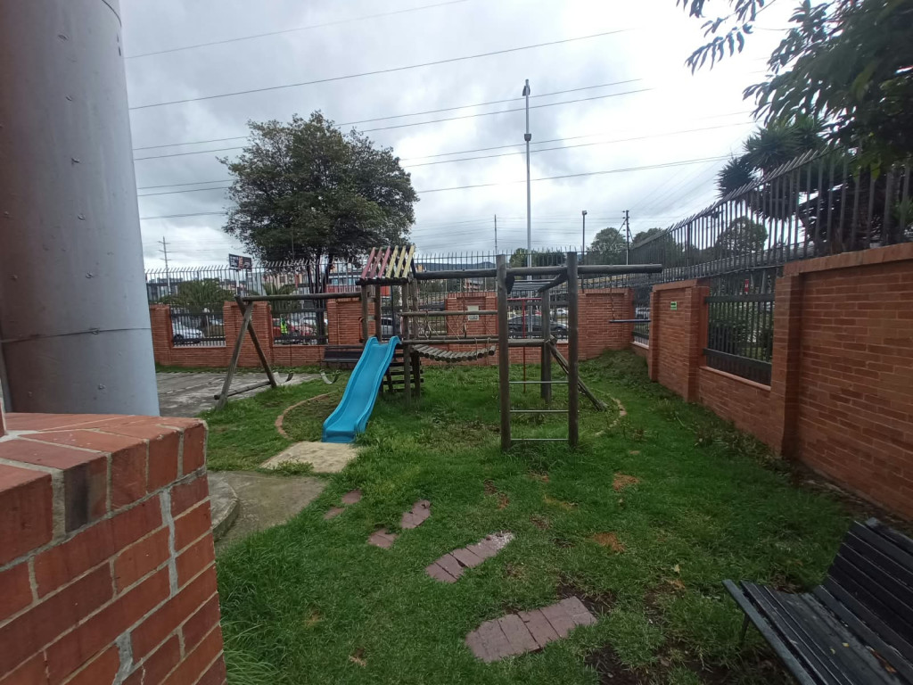 Apartamento de 2 alcobas en venta en San José De Spring, Bogotá, 65 m² · foto 9 de 13