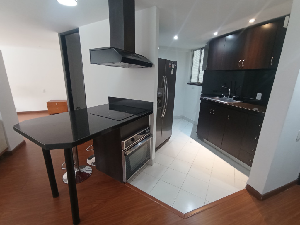Apartaestudio en venta en Los Rosales, Bogotá, 50 m² · foto 3 de 20