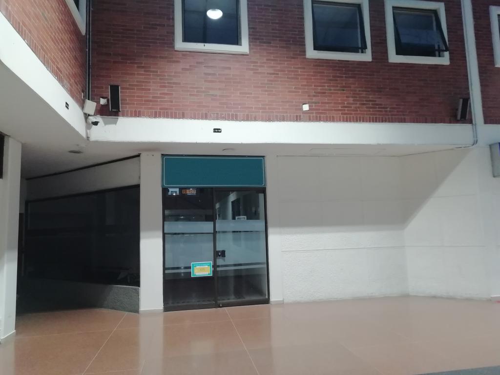 Local en venta en Suba Centro, Bogotá, 77 m² · foto 2 de 18
