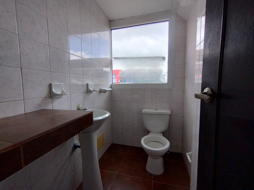 Local en venta en Suba Centro, Bogotá, 77 m² · foto 9 de 18