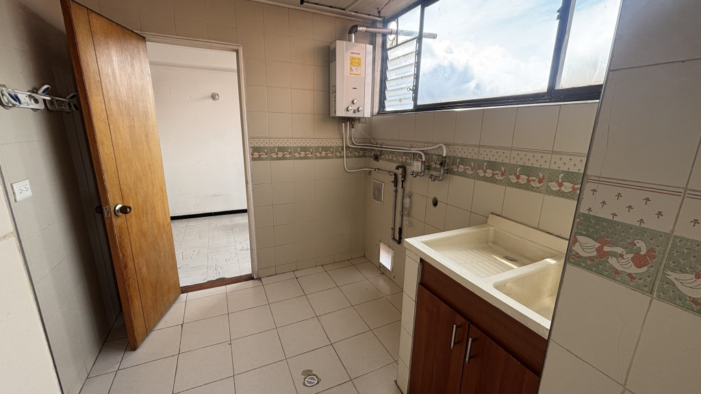 Apartamento de 3 alcobas en venta en Los Lagartos, Bogotá, 176 m² · foto 8 de 24