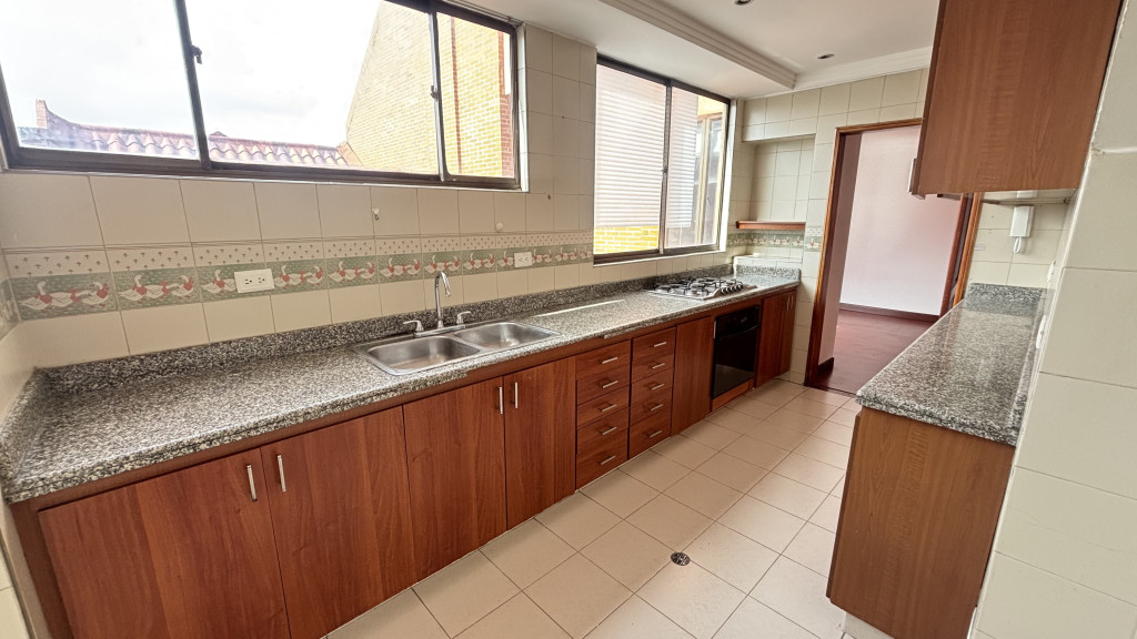 Apartamento de 3 alcobas en venta en Los Lagartos, Bogotá, 176 m² · foto 9 de 24
