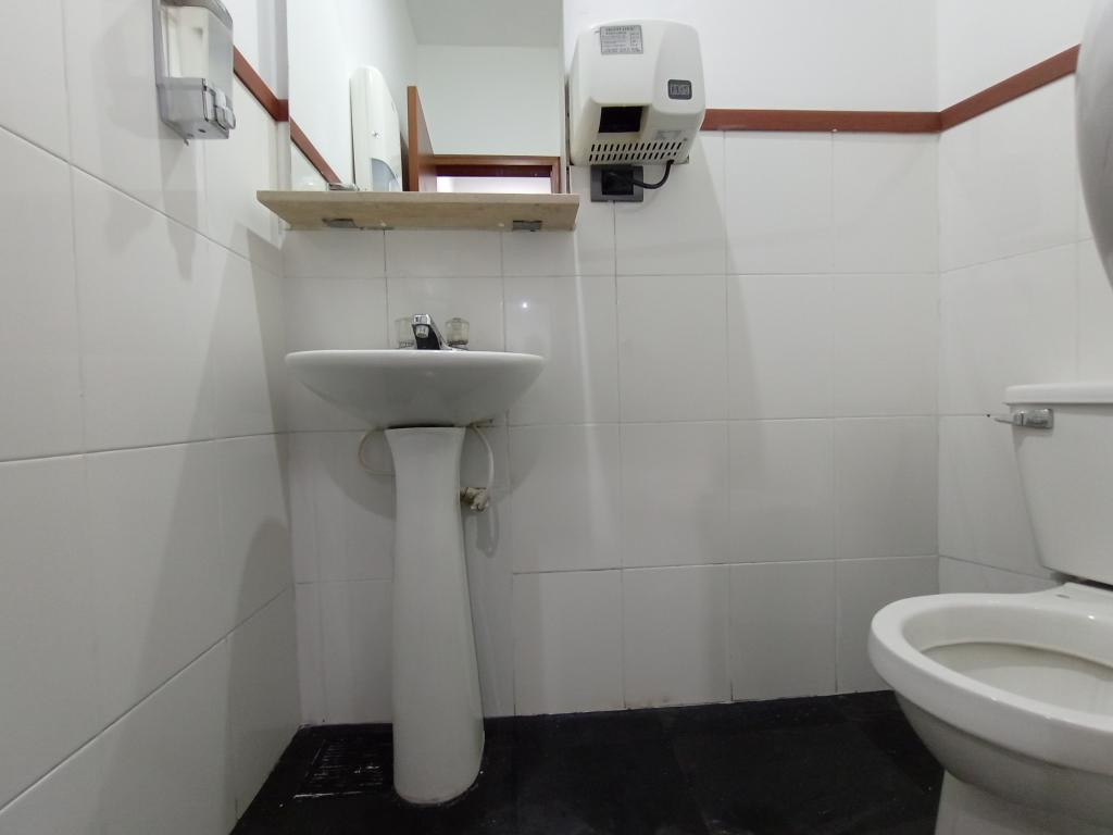 Oficina en arriendo en El Nogal, Bogotá, 433 m² · foto 23 de 24