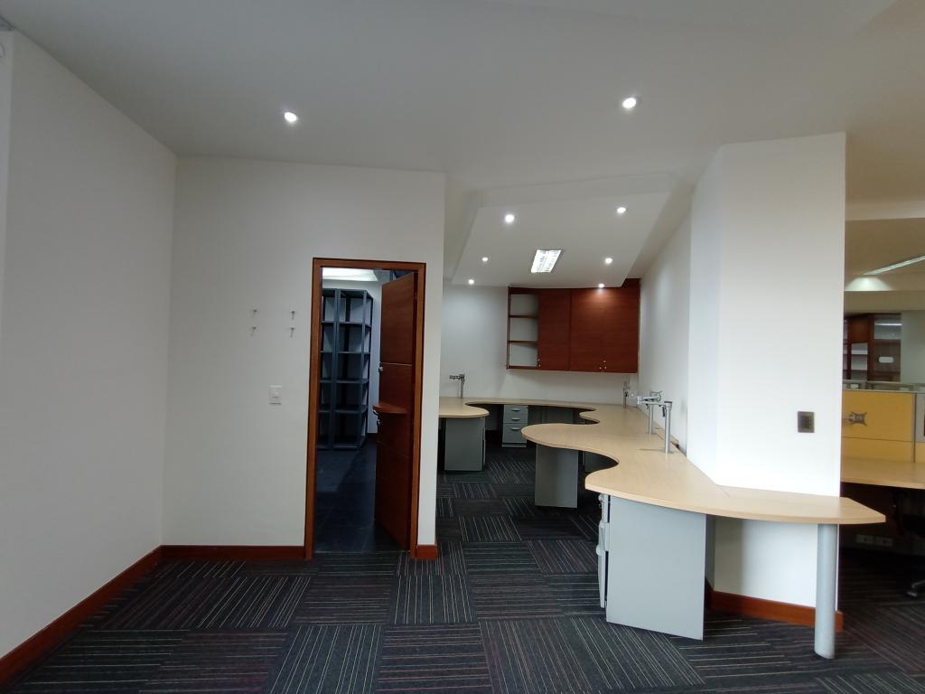 Oficina en arriendo en El Nogal, Bogotá, 433 m² · foto 14 de 24
