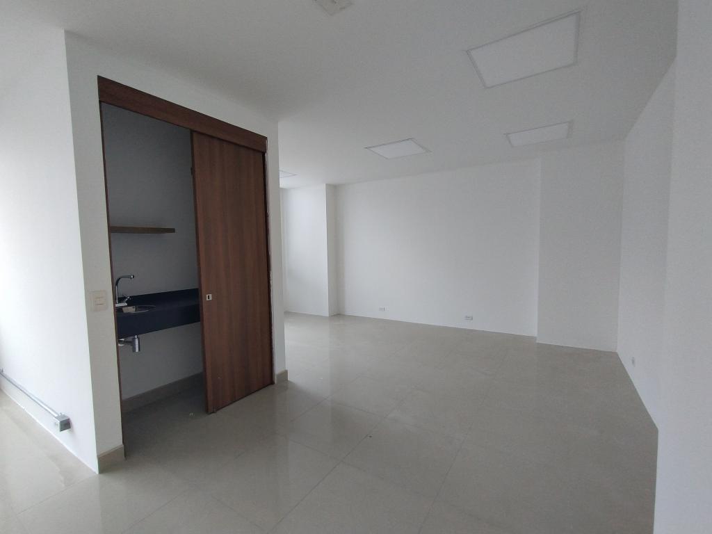 Oficina en arriendo en Santa Barbara, Bogotá, 56 m² · foto 2 de 14