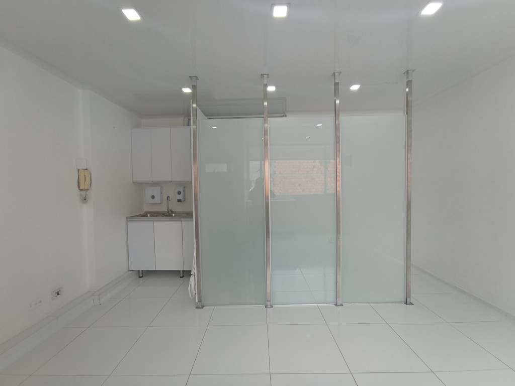 Consultorio en venta en Siete De Agosto, Bogotá, 23 m² · foto 2 de 3