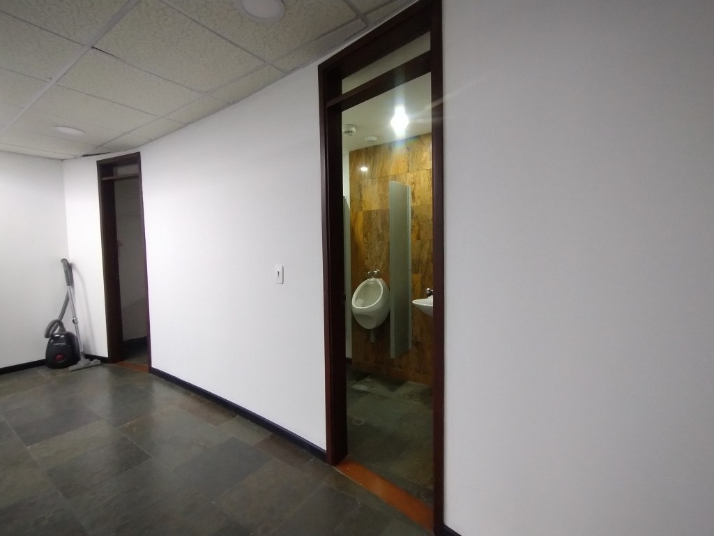Oficina en arriendo en Chico Norte Ii, Bogotá, 296 m² · foto 5 de 16