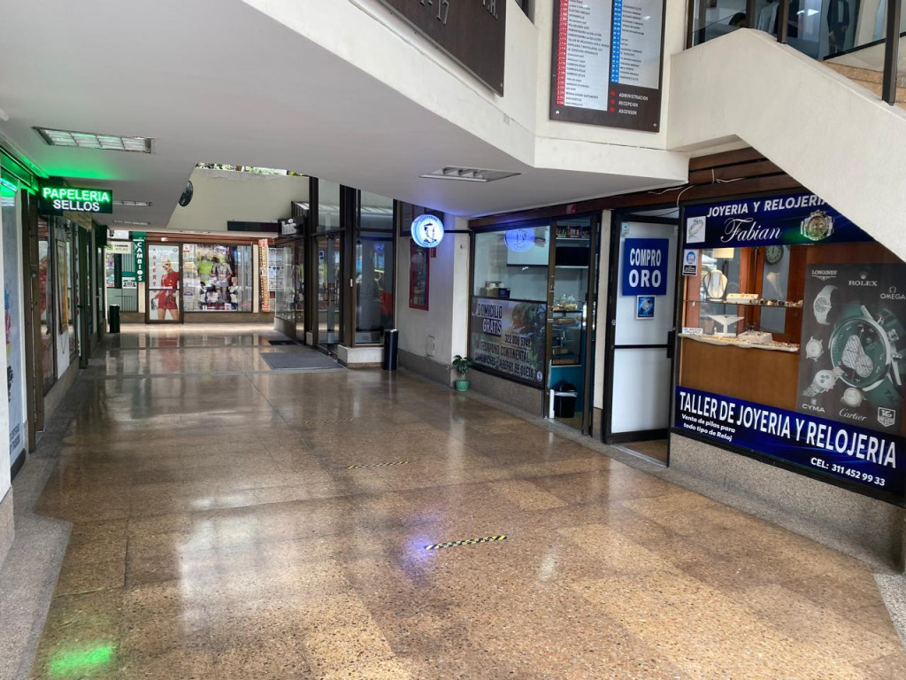 Oficina en venta en Santa Barbara Central, Bogotá, 27 m² · foto 2 de 10