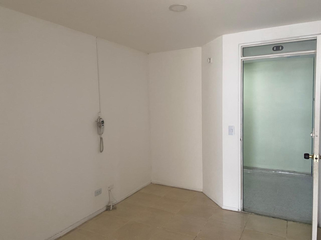 Oficina en venta en Santa Barbara Central, Bogotá, 27 m² · foto 9 de 10