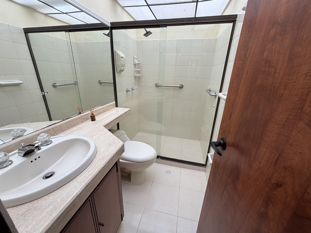 Apartamento de 3 alcobas en arriendo en Cedritos, Bogotá, 135 m² · foto 19 de 24