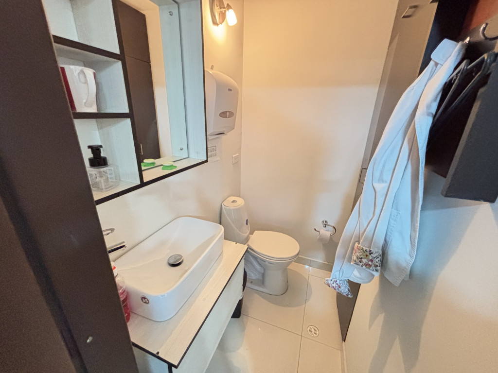 Consultorio en venta en Santa Barbara Occidental, Bogotá, 25 m² · foto 12 de 15