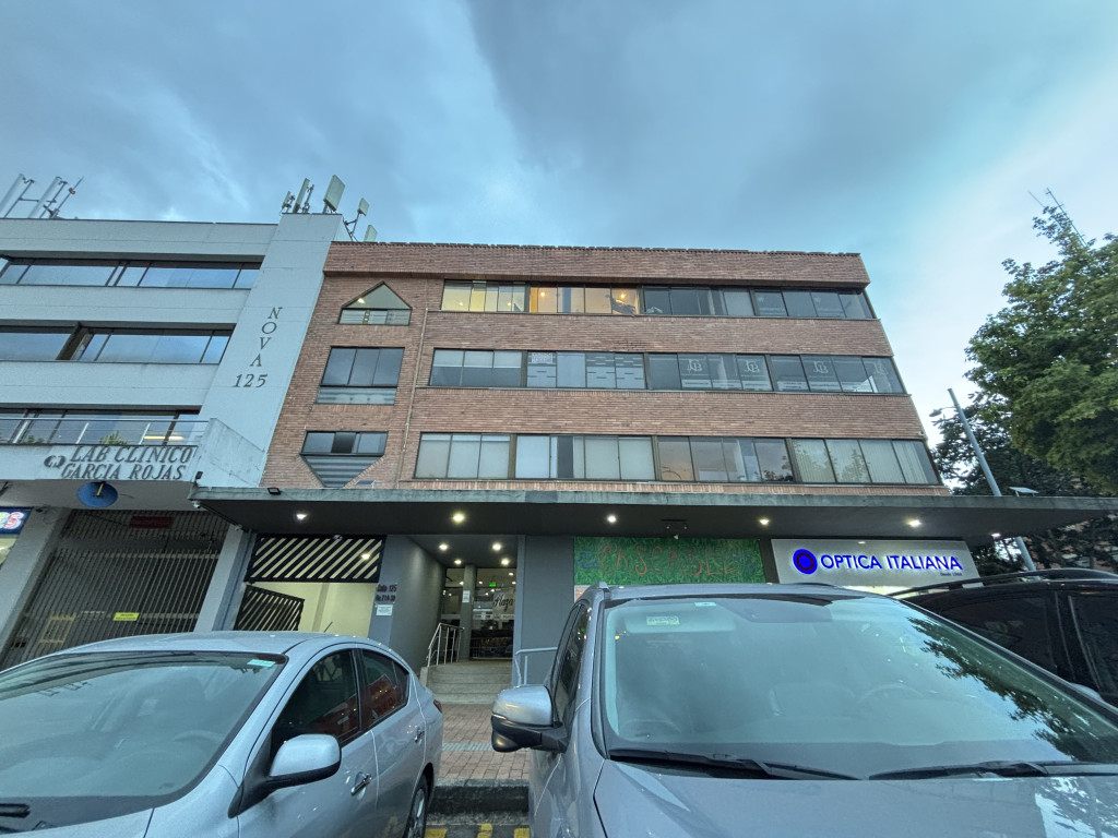Consultorio en venta en Santa Barbara Occidental, Bogotá, 25 m² · foto 15 de 15