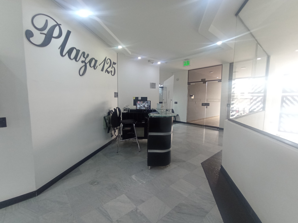Consultorio en venta en Santa Barbara Occidental, Bogotá, 25 m² · foto 2 de 15